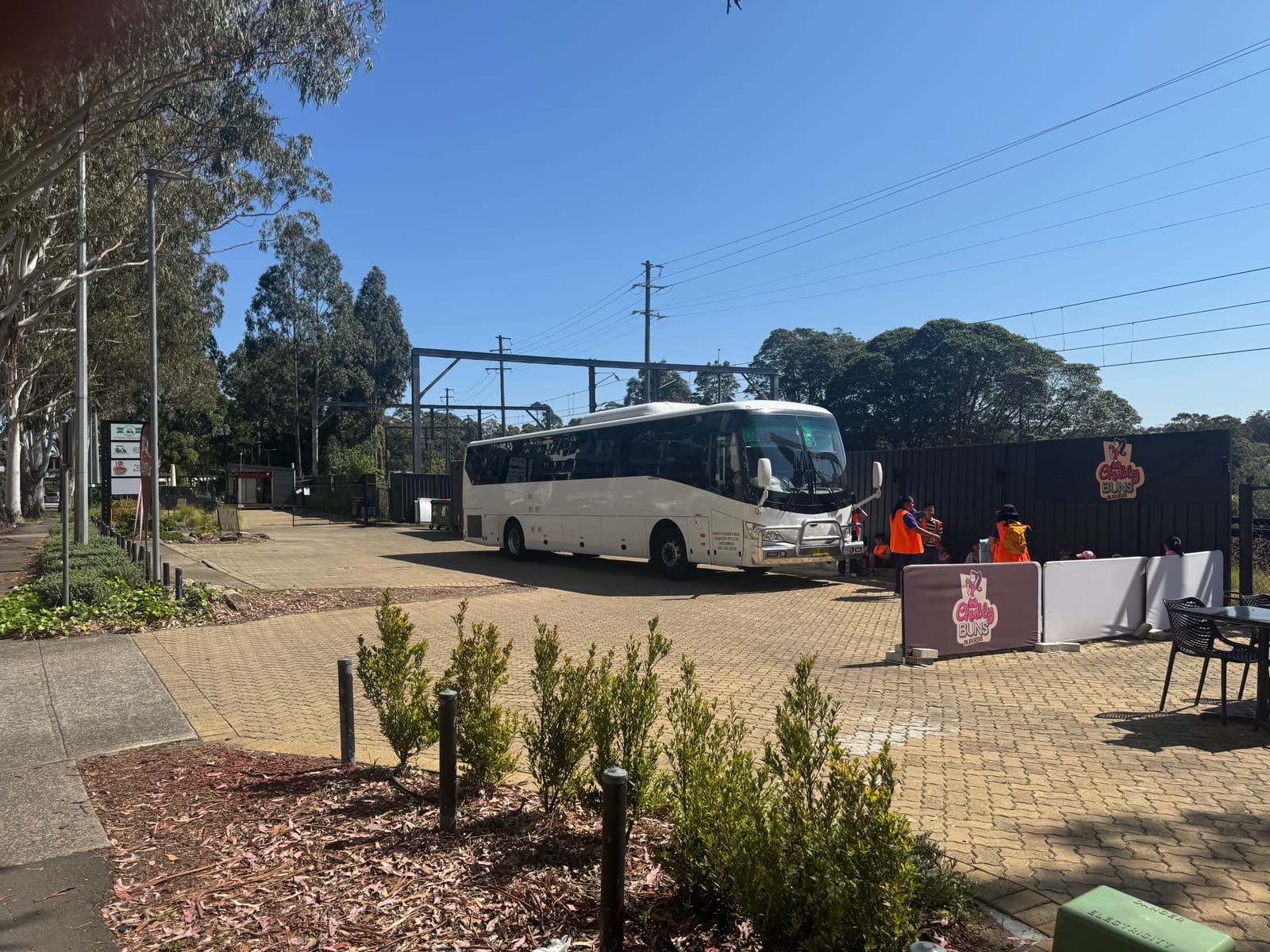 A coach parked at the entrance to City Golf Gordon